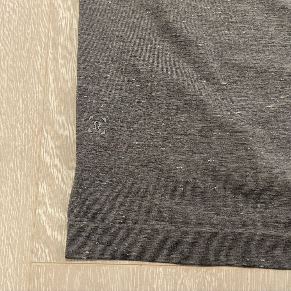 Lululemon Men’s Metal Vent Tee Shirt, size XXL, Gray - Picture 12 of 16